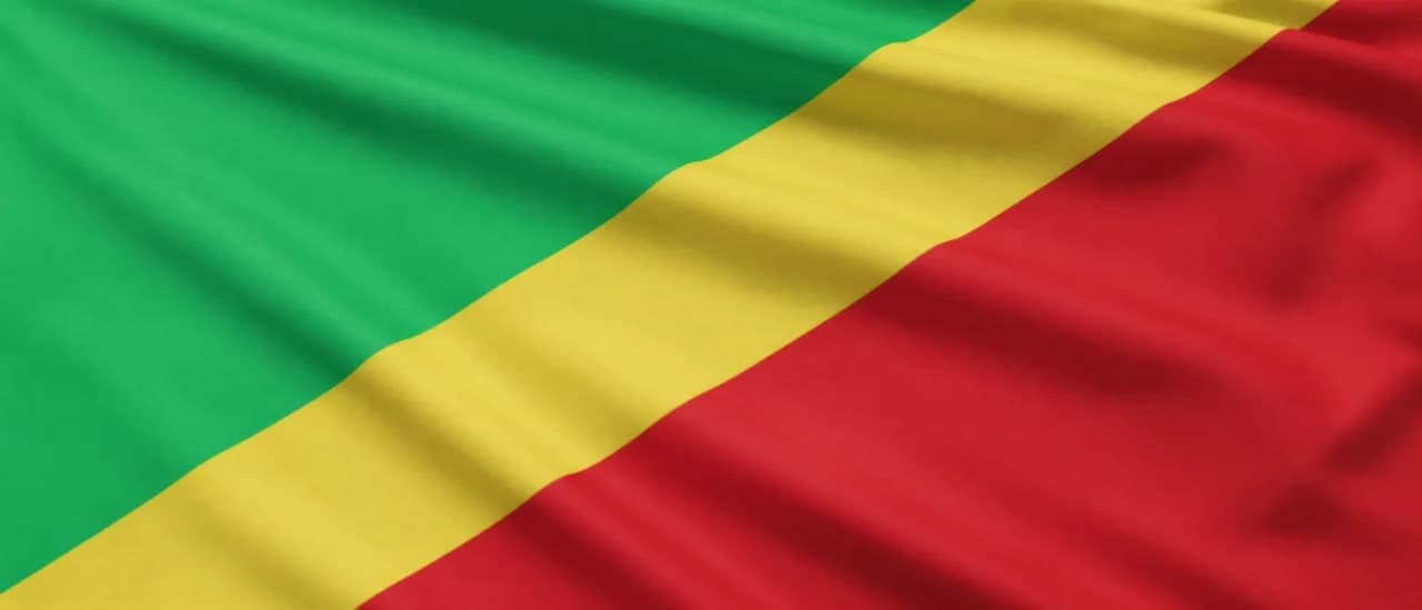 Drapeau de la République du Congo flottant au vent.